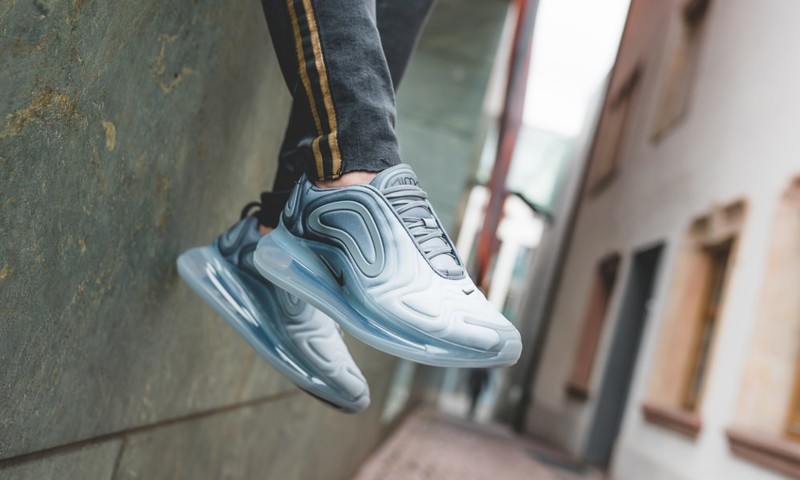 Air max 720 hot sale grey on feet